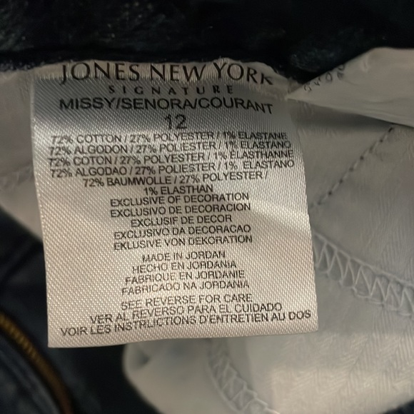 2/$30 Jones New York Signature Lexington Denim Capri Size 12 - Picture 13 of 13